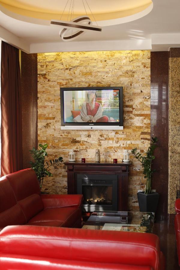 Hotel Bulevard Făgăraş Exteriér fotografie