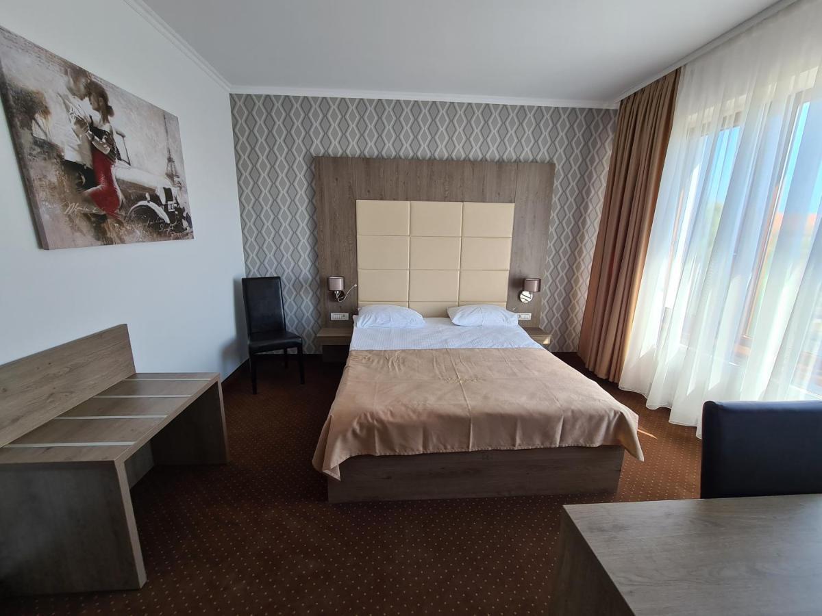 Hotel Bulevard Făgăraş Exteriér fotografie